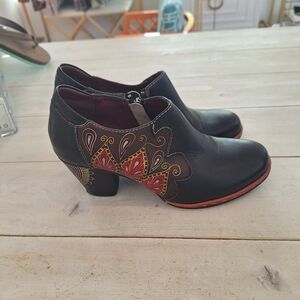 L Artiste women's booties